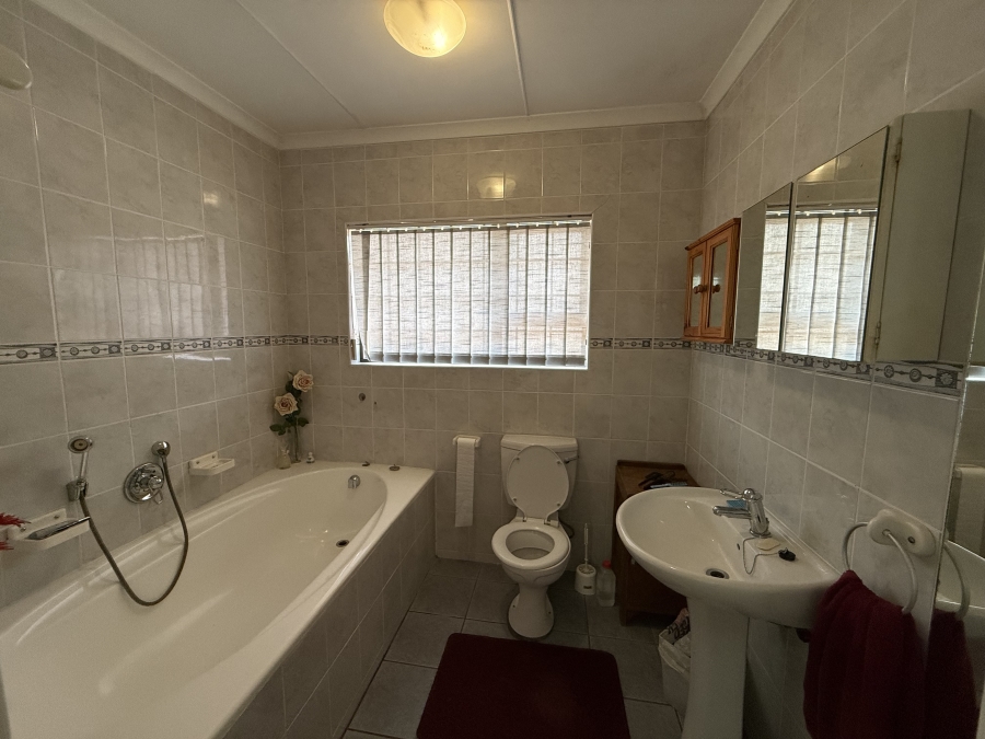3 Bedroom Property for Sale in Hartenbos Central Western Cape